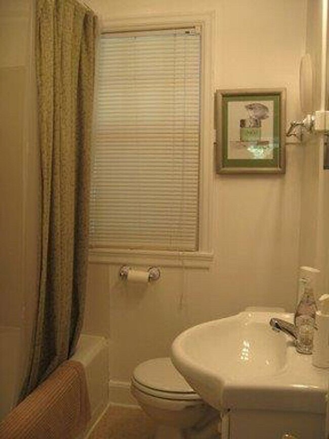Building Photo - EXTREMELY PET FRIENDLY!!  3 Bedroom, 1 Bathroom Home in Ames!