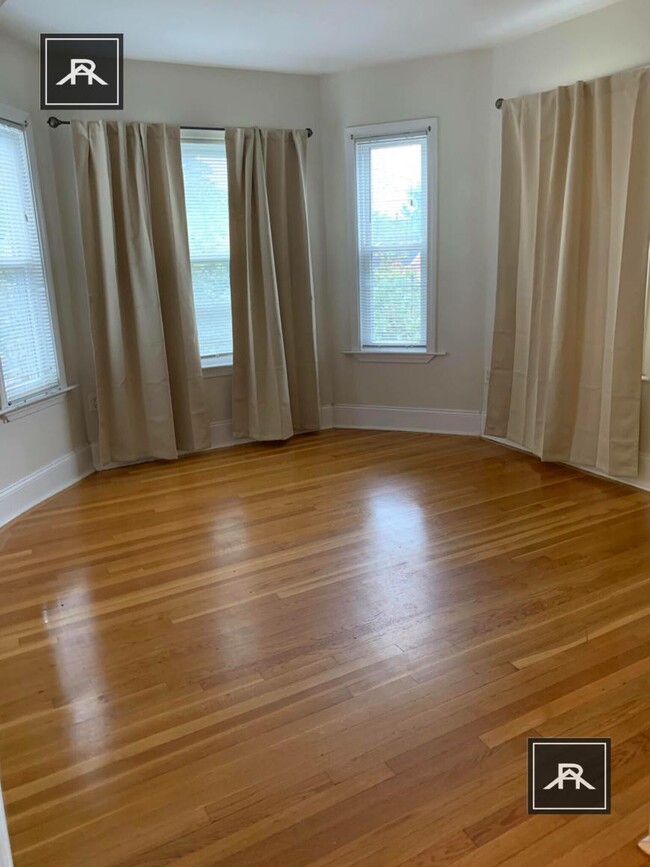 Building Photo - 3 bedroom in Brookline MA 02446