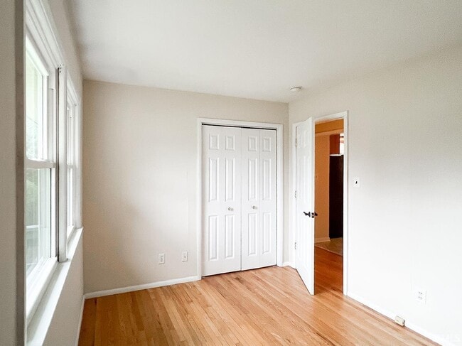 Building Photo - 2519 E 7th St