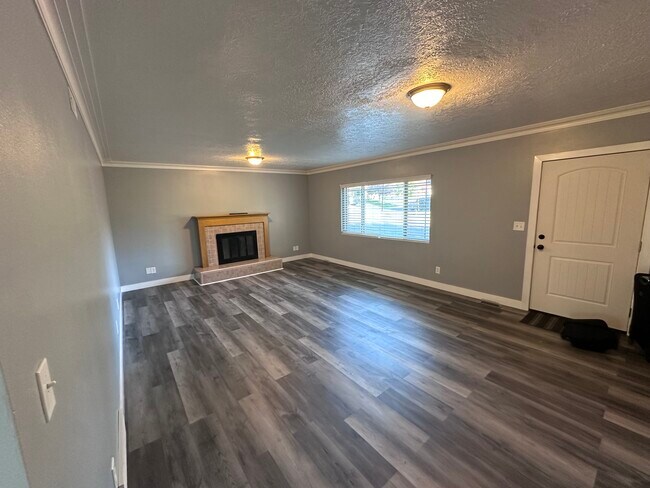 Building Photo - 94 Yale St