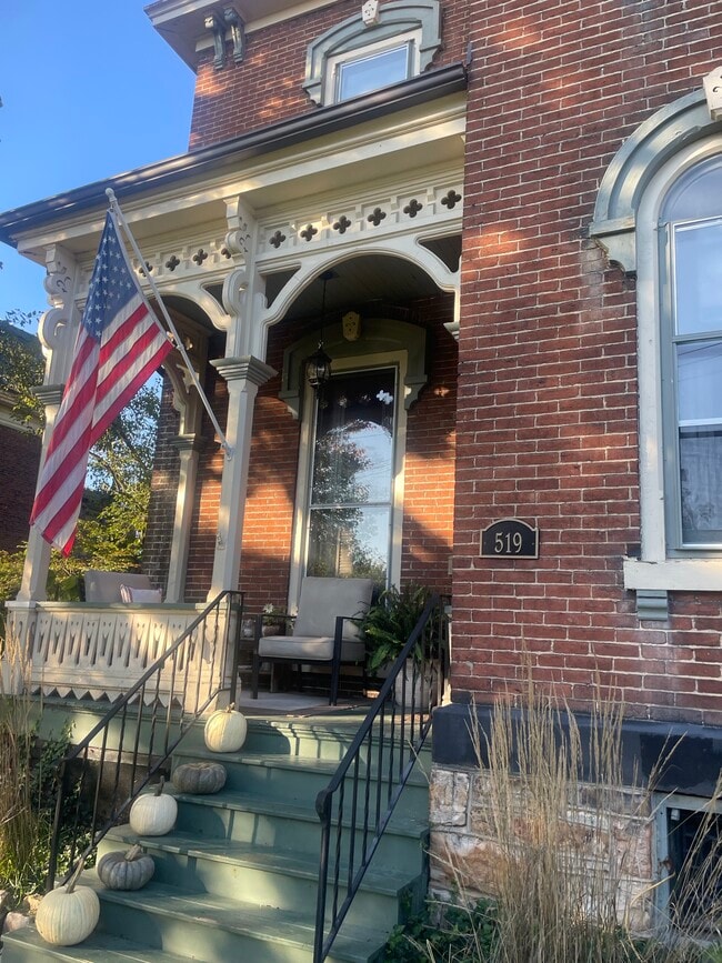 Primary Photo - 519 N Montgomery St