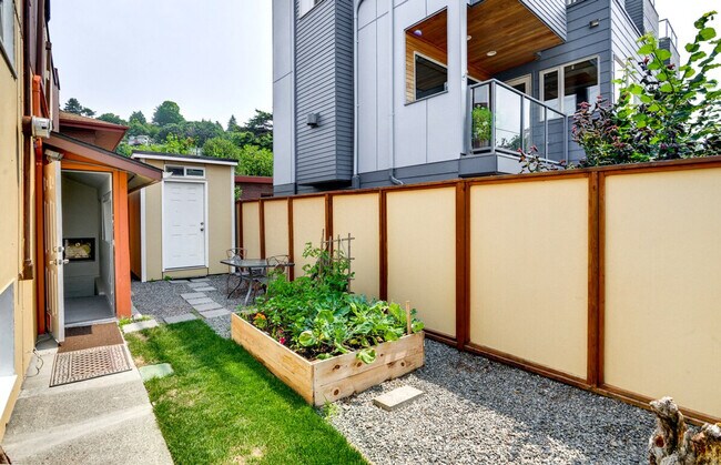 Building Photo - 2430 Alki Ave SW