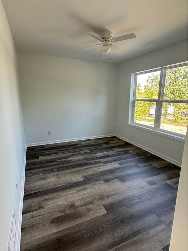 Building Photo - Twin Lakes Duplex