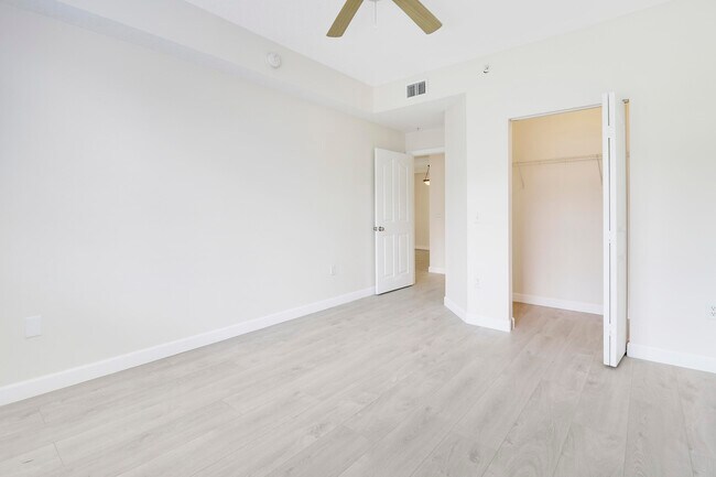 Building Photo - 6305 Myrtlewood Cir W