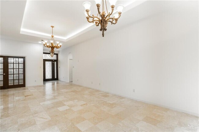 Building Photo - 22 San Roman St