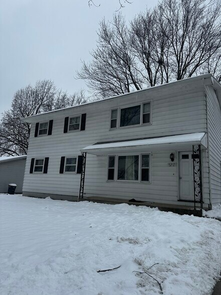 Primary Photo - 8217 Park State Dr