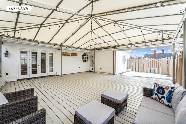 Building Photo - 710 Montauk Hwy