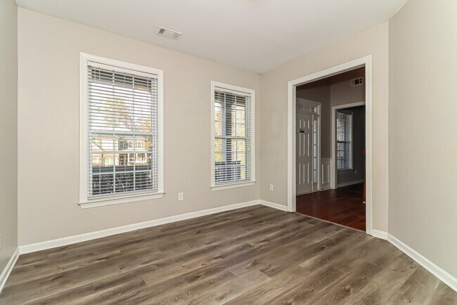 Building Photo - 227 Oakbridge Dr