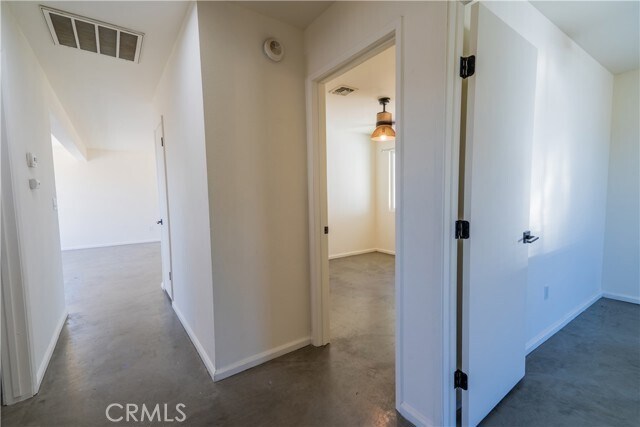 Building Photo - 61638 La Jolla Dr
