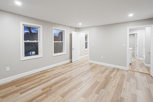 Building Photo - 98 Southville Rd