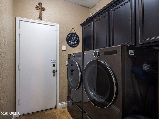 Building Photo - 9053 E Hobart St