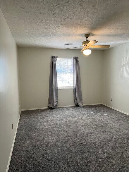 Building Photo - 1648 Raleigh Cir SE