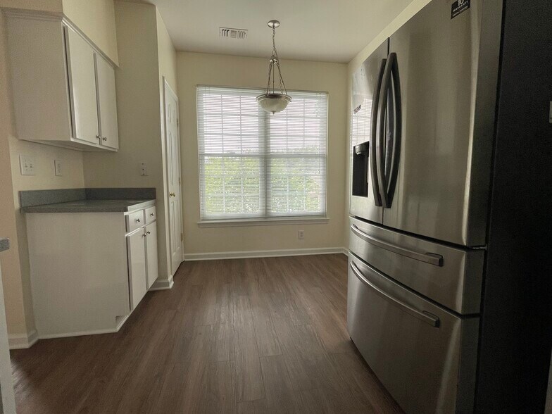 Kitchen - 935 Dorchester Pl