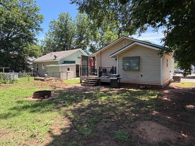Building Photo - 3 Bedroom 2 Bath House for Lease!!