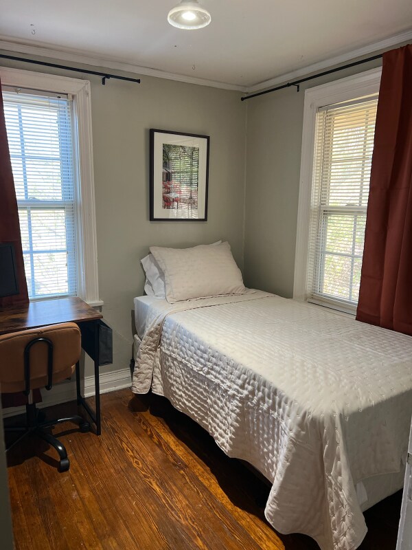 Building Photo - 1140 S College Ave