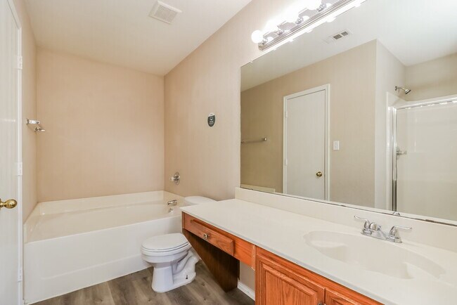 Building Photo - 6101 Summerfield Dr