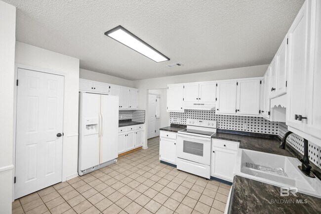 Building Photo - 2776 Santa Rosa Cir