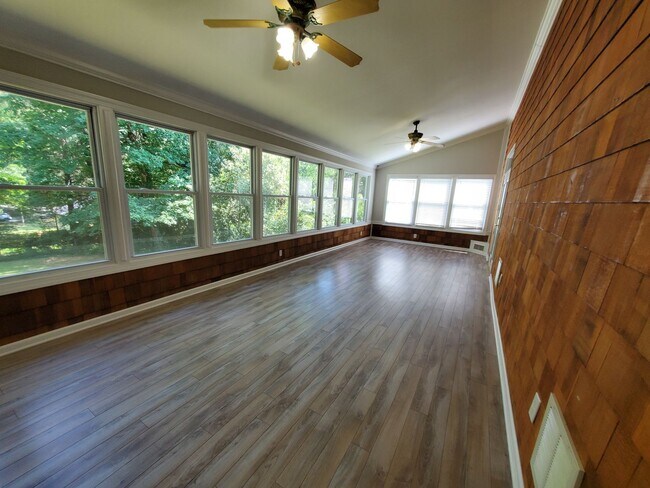 Building Photo - 2545 Rea Rd