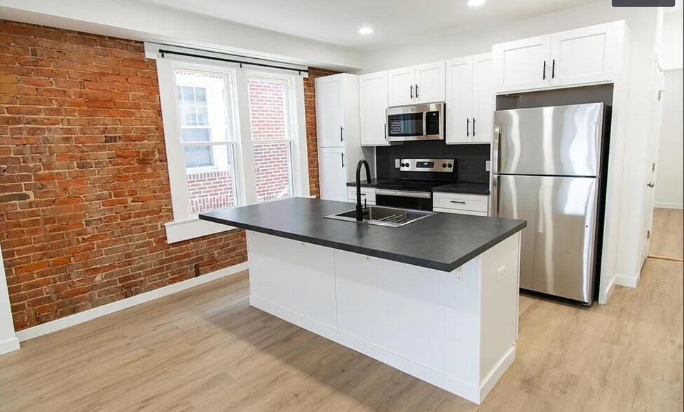 Building Photo - 1915 W Livingston St