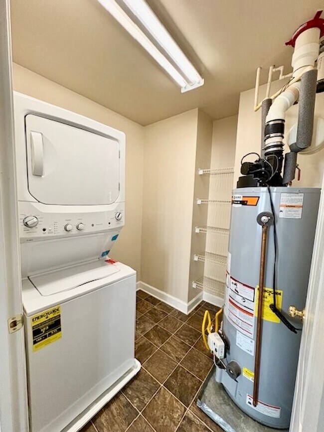 Building Photo - 645 Whetstone Glen St