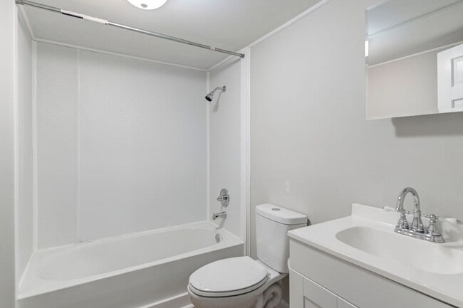 Building Photo - Beautiful historic home for rent in The Av...