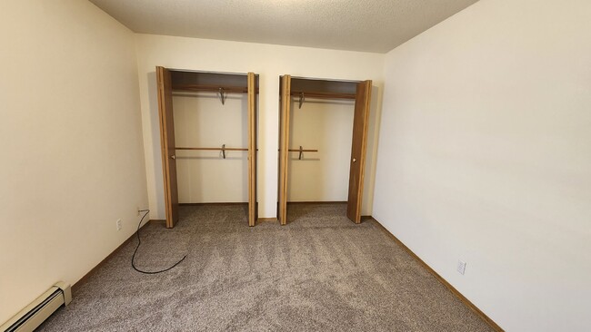 Building Photo - 2 Bedroom, 1.5 Bathroom Townhouse with Att...