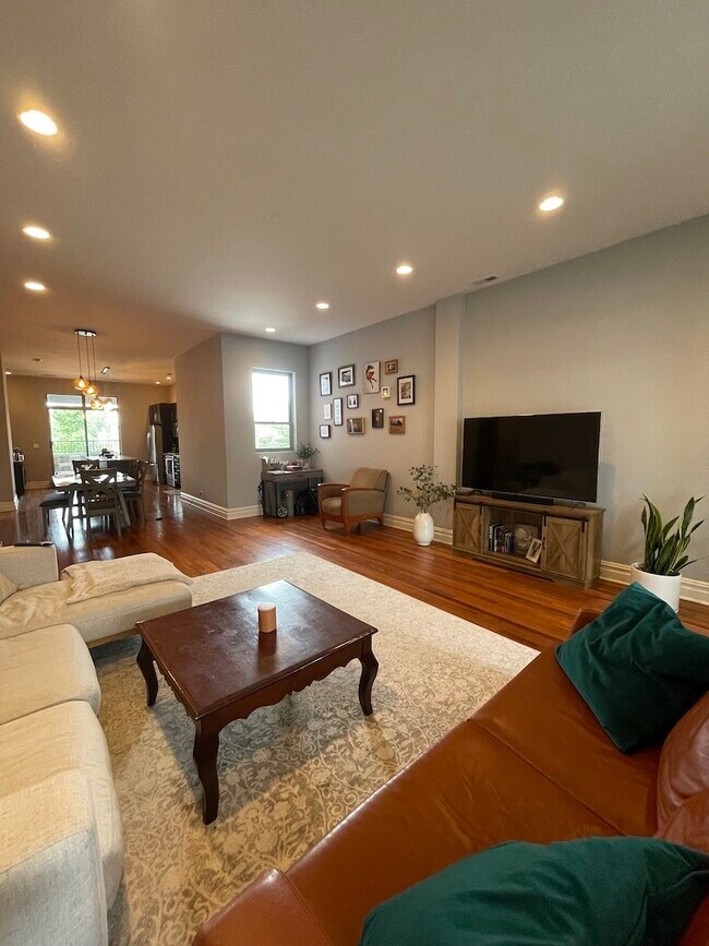 Building Photo - 1746-52 W North Ave