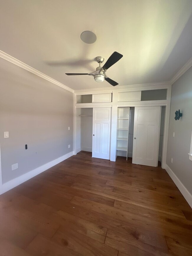 Building Photo - Charming Two bedroom Home