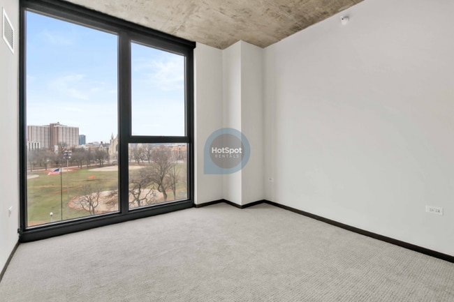 Building Photo - 1440 W Randolph St
