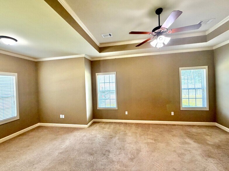 Building Photo - 185 Ora Ln