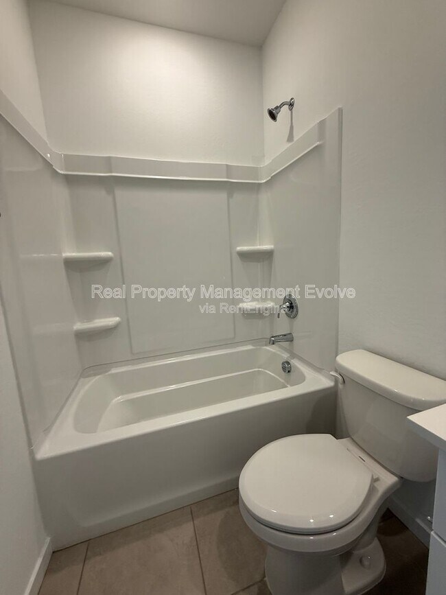 Building Photo - 2484 Fortana Dr