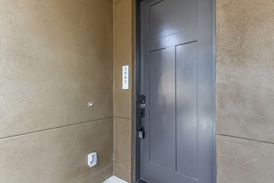 Building Photo - 6249 E Pinnacle Vista Dr