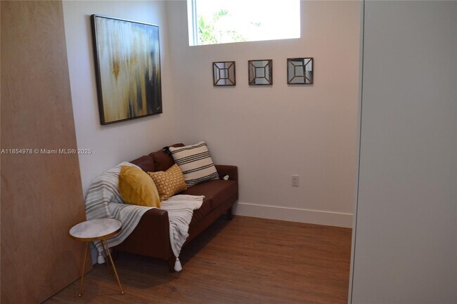 Building Photo - 621 SW 60th Ct