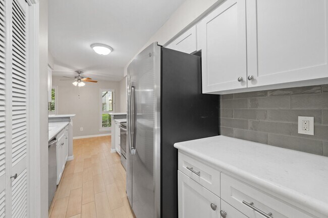 Building Photo - 10180 Longmont Dr