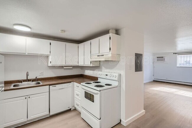 Building Photo - 65 N Clarkson St