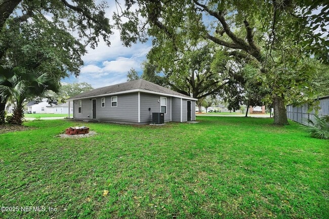 Building Photo - 3702 Wood Creek Ln