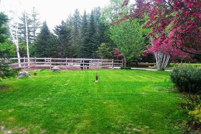 Building Photo - 140 Paquette Cir