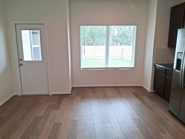 Building Photo - 253 Villars Dr