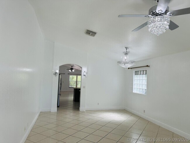 Building Photo - 2106 Little Torch St
