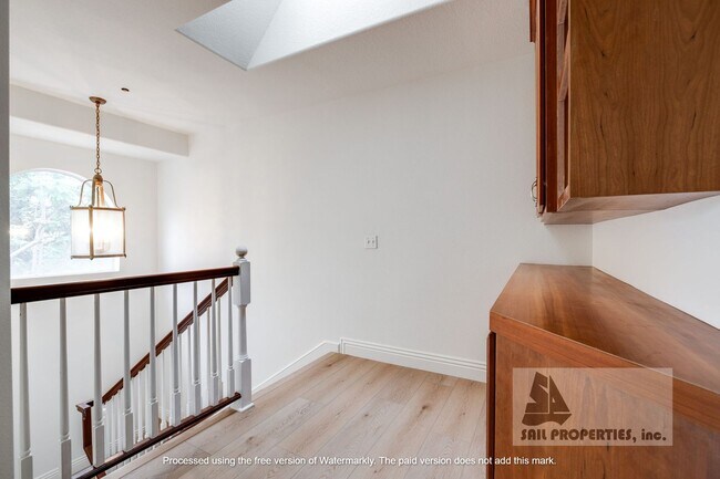 Building Photo - 581 N Pageant Dr