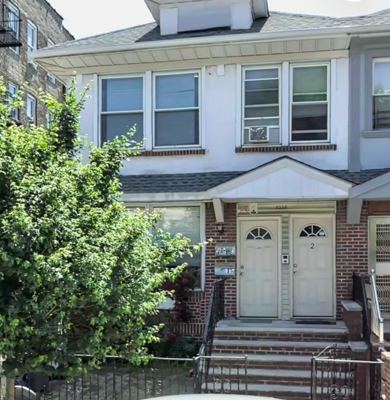 Apt on 1st floor private entrance - 2370 64th St