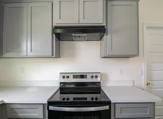Building Photo - 3012 West Dr
