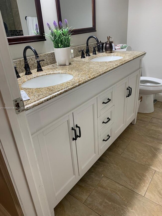 Building Photo - 1002 Sevilla Cir