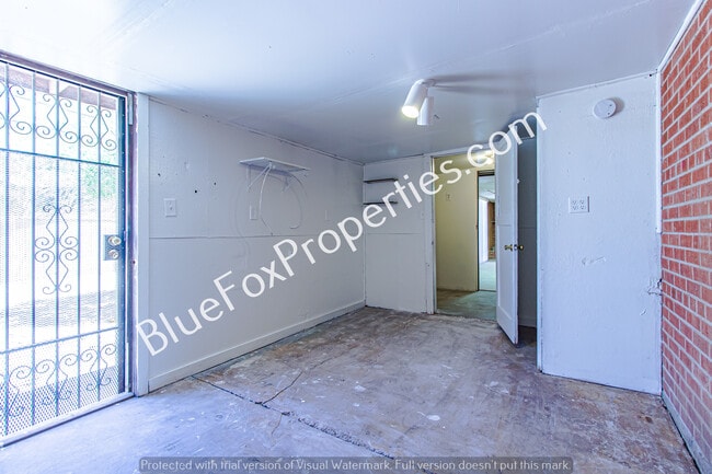 Building Photo - 4825 E 23rd St