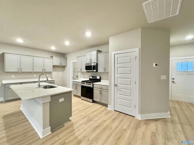 Building Photo - 6103 Ruby Grace Cir SE