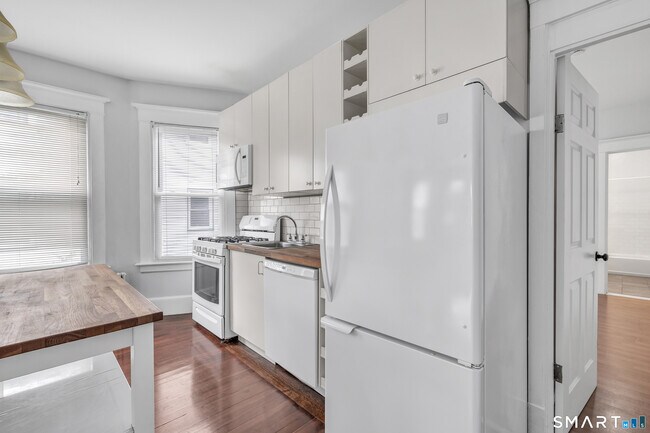 Building Photo - 64 Brownell St