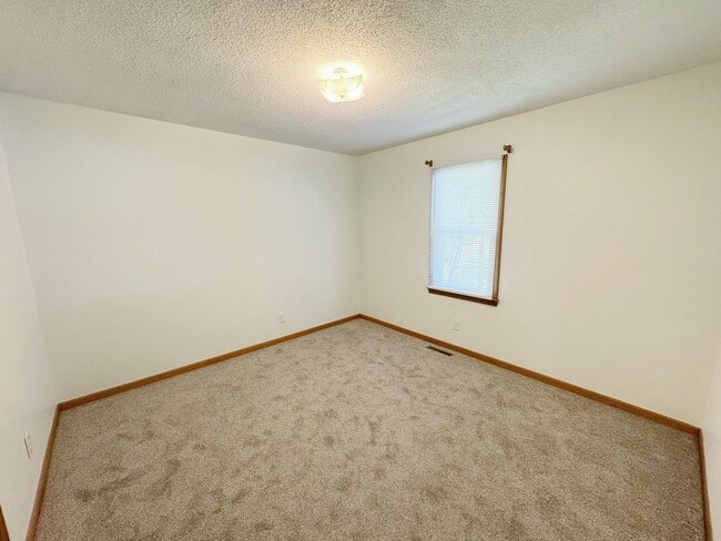 Building Photo - 802 N College St