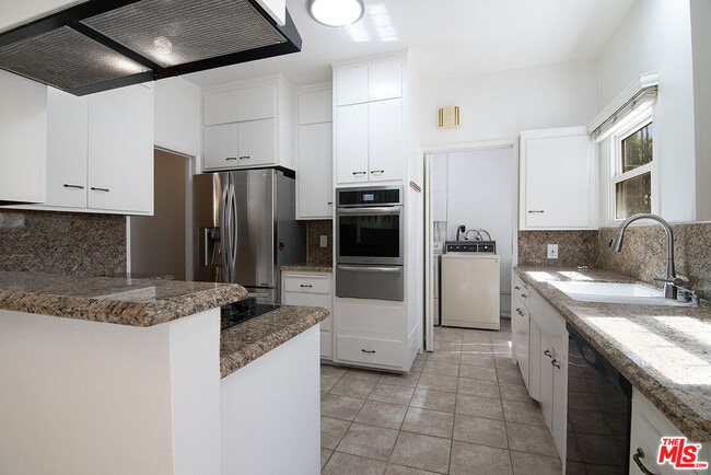 Building Photo - 362 N Mansfield Ave