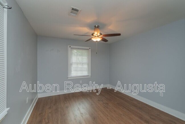 Building Photo - 2056 McDowell St