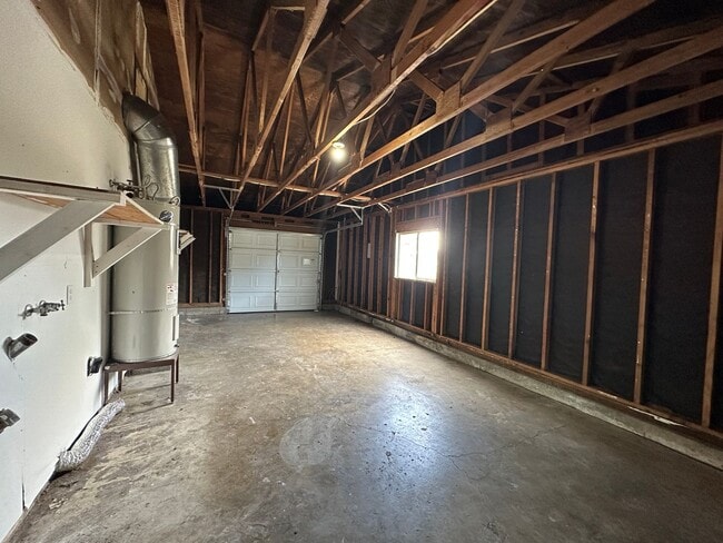 Building Photo - *COMING SOON* 3 Bedroom 1 Bath Single Fami...